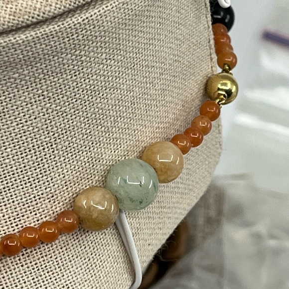 Vintage 14K Beaded Necklace Featuring Jade, Carnelian, and White Stones - Picture 8 of 17